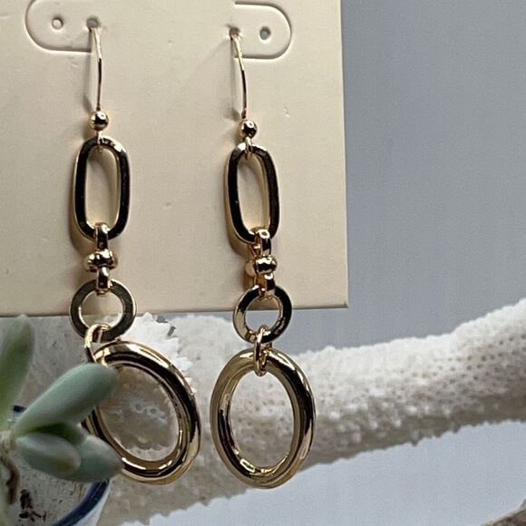 Max Studio Fashion Earrings gold dangle - Picture 5 of 7